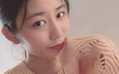 一面亲上边一面一摸下边APP